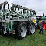 Mit dem neuen Güllefass von Fliegl sollen im Einsatz möglichst wenige Pflanzen beschädigt werden.