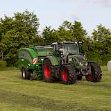 Peter Henn presste und wickelte im vergangenen Jahr rund 28.000 Rundballen.