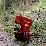 Der Laufwagen TST 2500 besitzt eine mit Funk angesteuerte Zug- und Tragseilbremse.