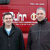 Als Disponent koordiniert Heinz Hermann Reens (re.) bei de Buhr auch die Aufträge der Kundengruppe „Bau“. Timo Park ist seit einem Jahr im Unternehmen und hat als kaufmännischer Leiter auch die Finanzen im Griff.