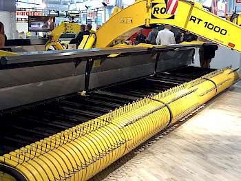Auf 10 m Breite nimmt der Roc RT 1000 das Heu auf