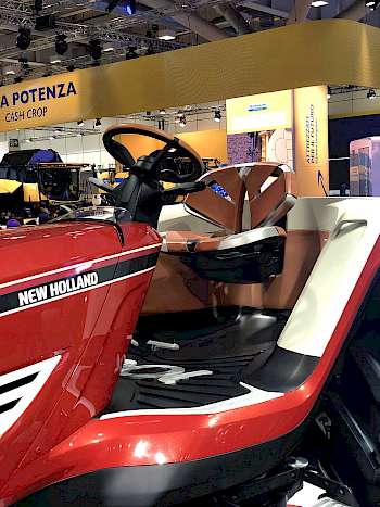 Zum 100jährigen Fiat-Jubiläum ein Sondermodell mit New Holland - Logo Sitz
