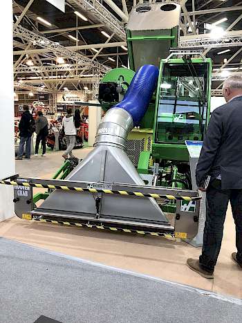 Zur Absaugung von den Ernterückständen und alle Blättern , der Hoover X von Hortech