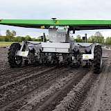 autonomes Fahrzeug auf dem Acker